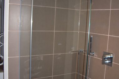 Innenausbau-Duschen-Küchenrückwände