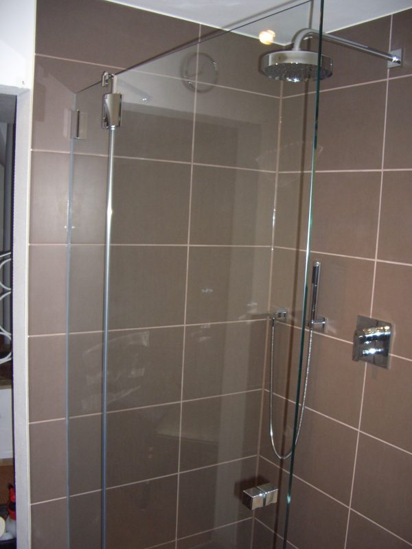 Innenausbau-Duschen-Küchenrückwände