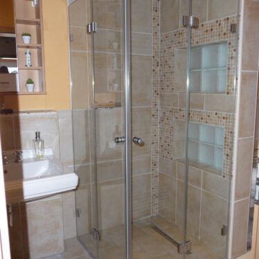 Innenausbau-Duschen-Küchenrückwände