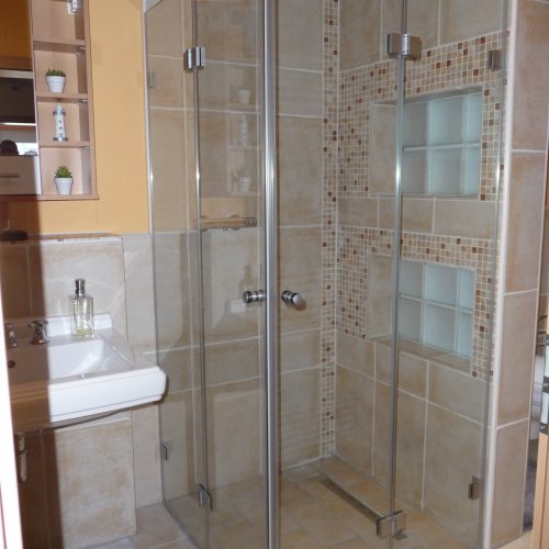 Innenausbau-Duschen-Küchenrückwände