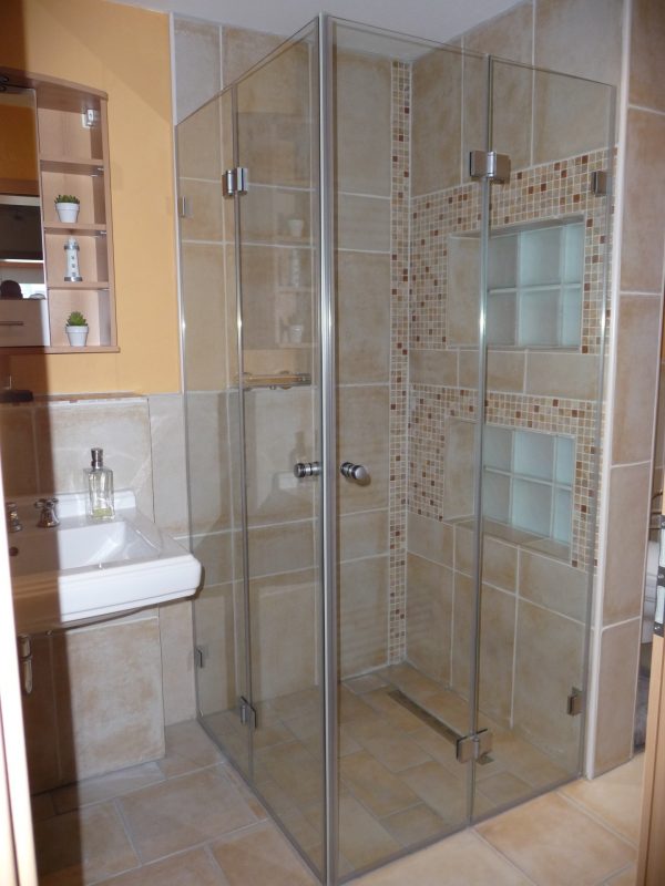 Innenausbau-Duschen-Küchenrückwände