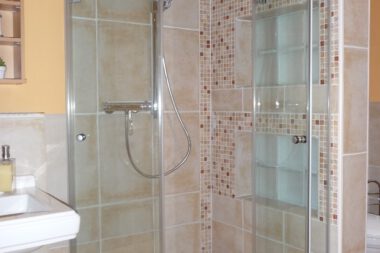 Innenausbau-Duschen-Küchenrückwände