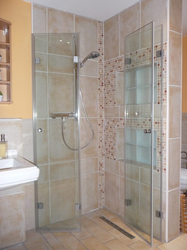 Innenausbau-Duschen-Küchenrückwände