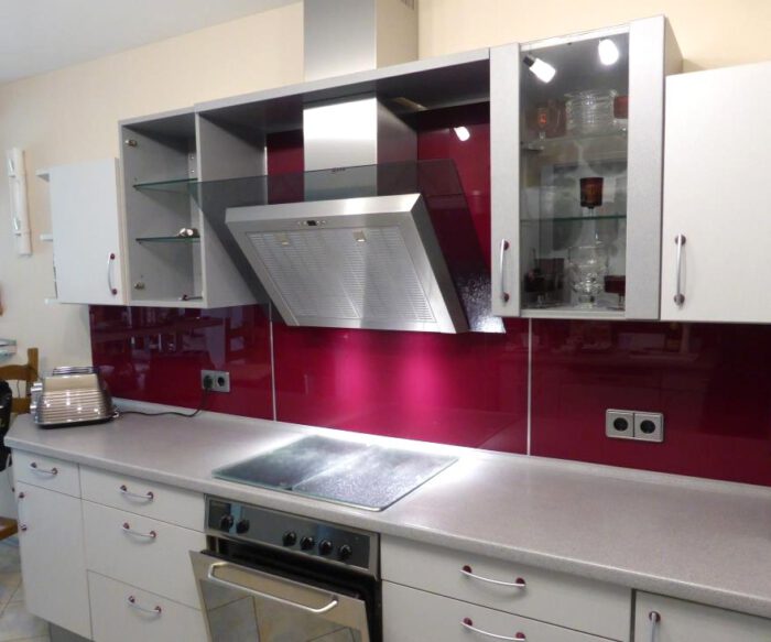 Innenausbau-Duschen-Küchenrückwände