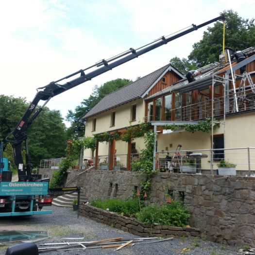 Kranwagen- und Sauganlageneinsatz